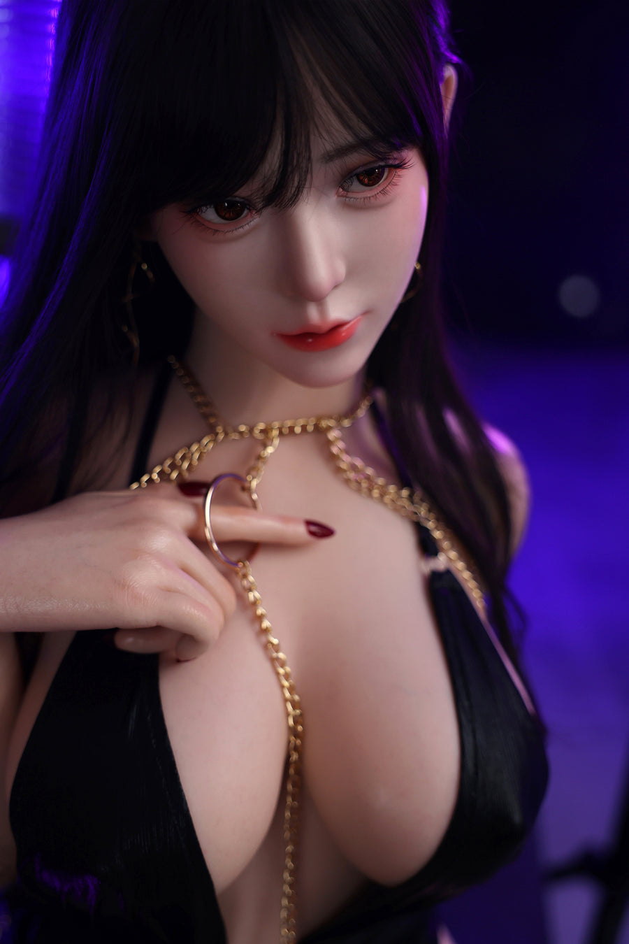 Mia skin detail close-up
