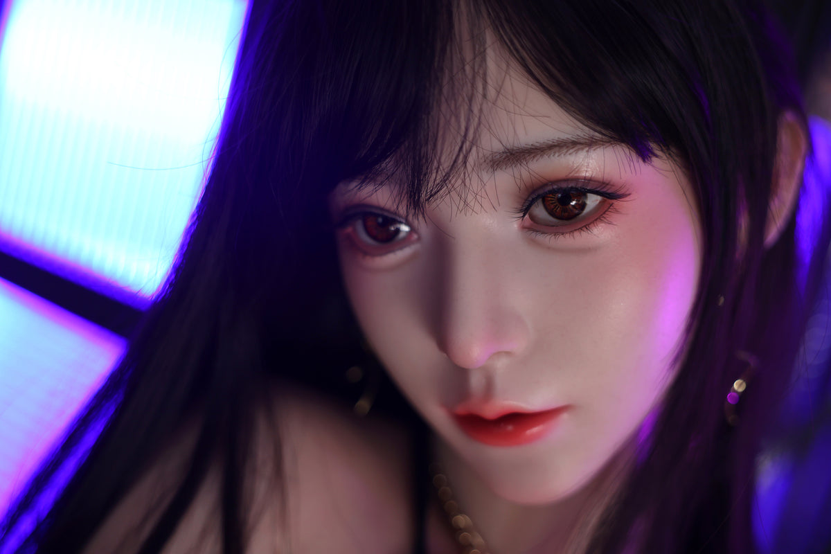 Mia face close-up